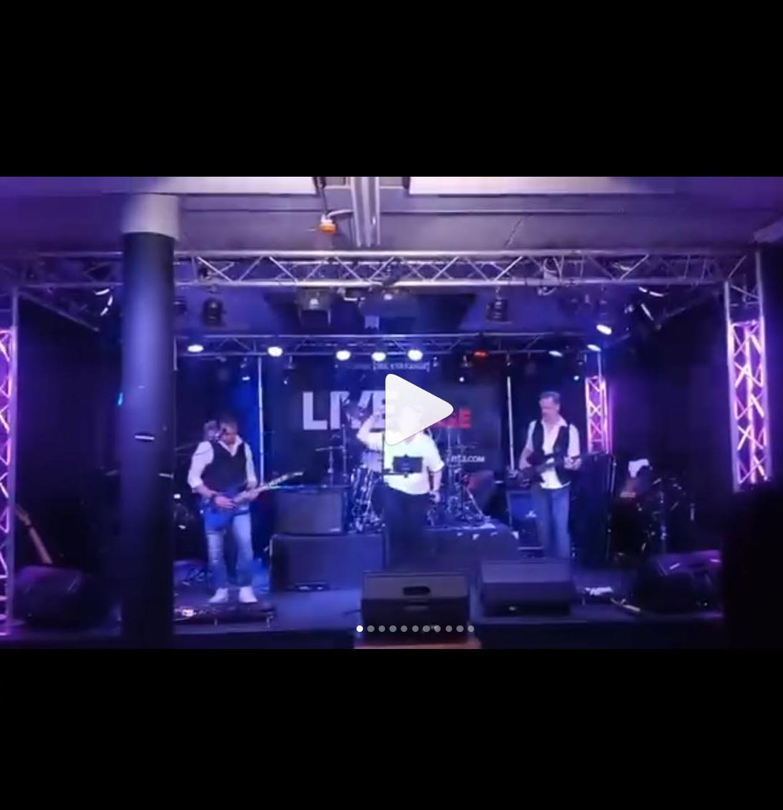 Instagram foto van Taking Cover